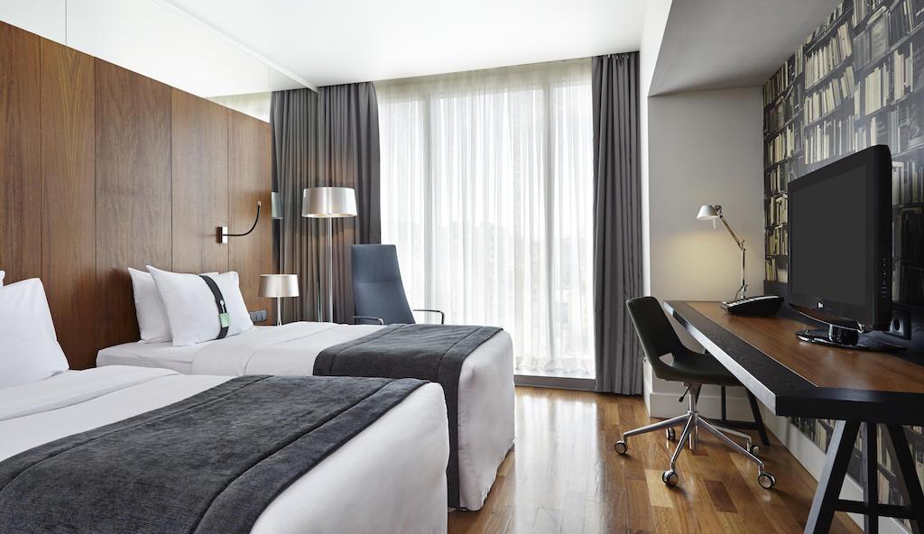 Holiday Inn - Tbilisi By Ihg Exterior photo