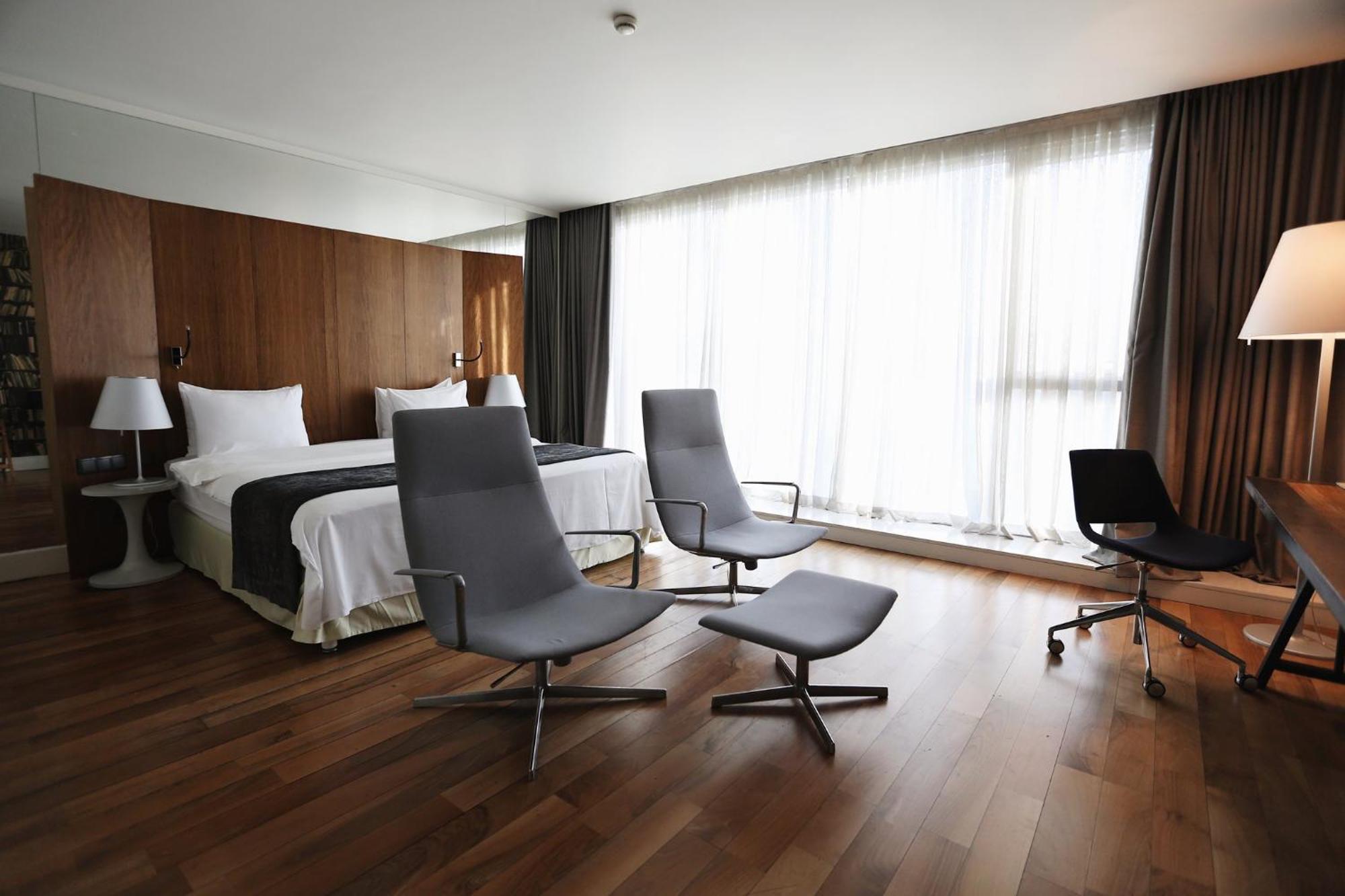 Holiday Inn - Tbilisi By Ihg Exterior photo