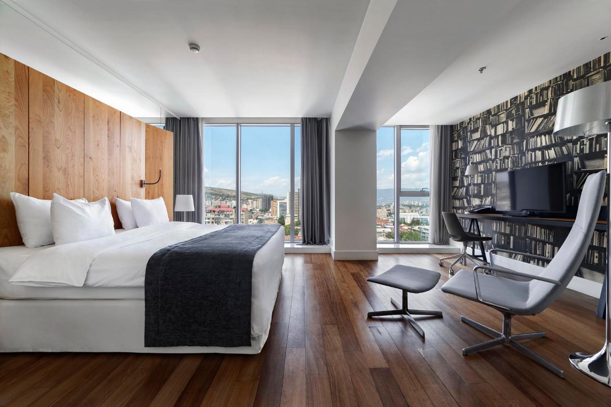 Holiday Inn - Tbilisi By Ihg Exterior photo