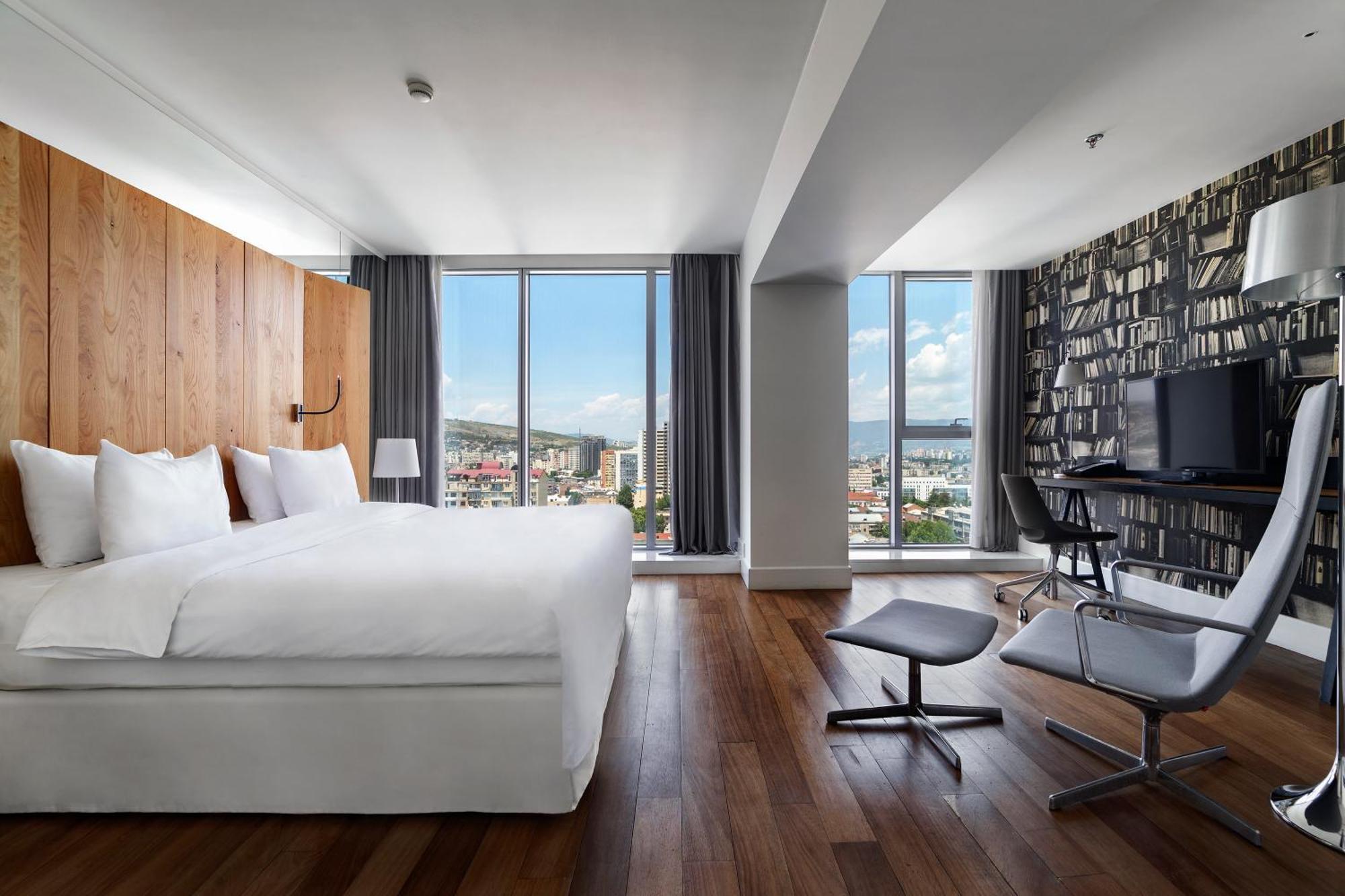 Holiday Inn - Tbilisi By Ihg Exterior photo