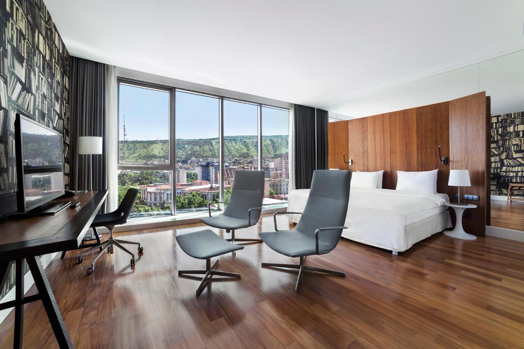 Holiday Inn - Tbilisi By Ihg Exterior photo
