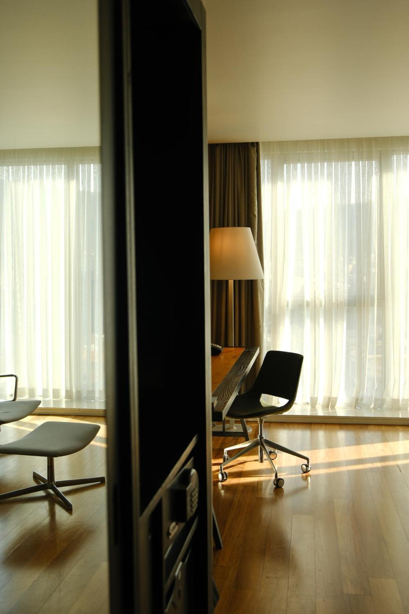Holiday Inn - Tbilisi By Ihg Exterior photo